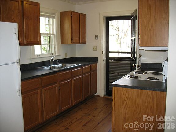 5th image of 3043 Park Rd