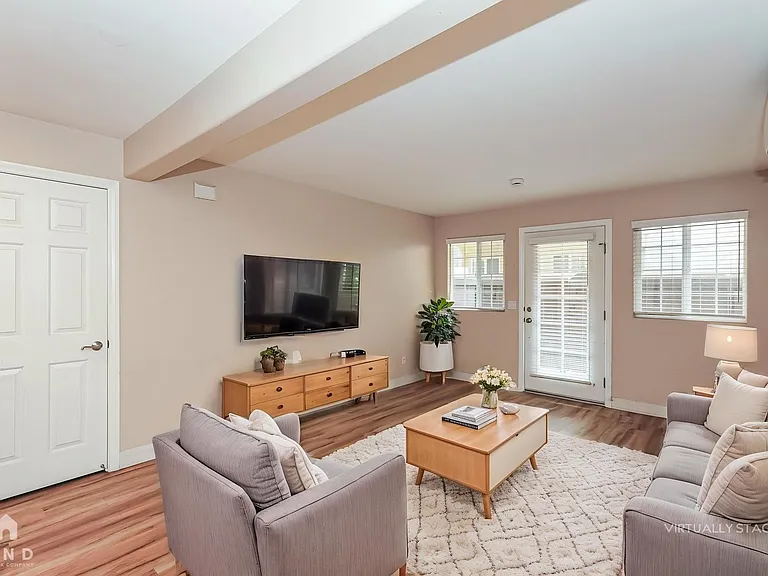 5252 Balboa Arms Dr #179 — Photo 2