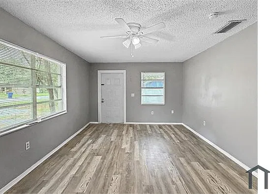 3 bed, 1000 sqft, $2,000 — Photo 3