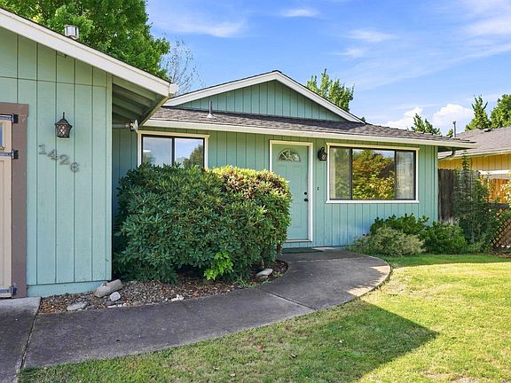 3rd image of 1426 Saint Andrew Way