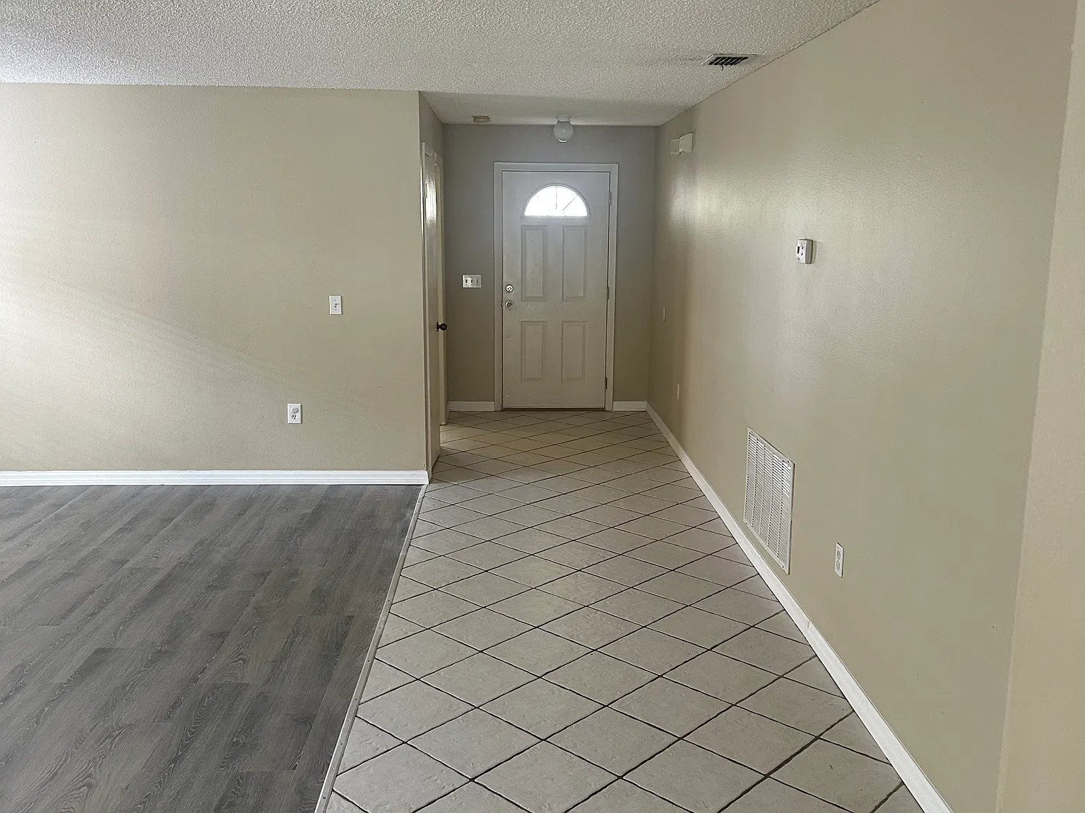 4 bed, 1950 sqft, $2,450 — Photo 2