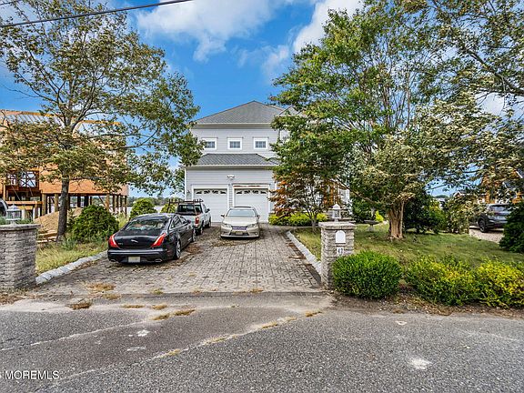 5th image of 42 Cove Road W