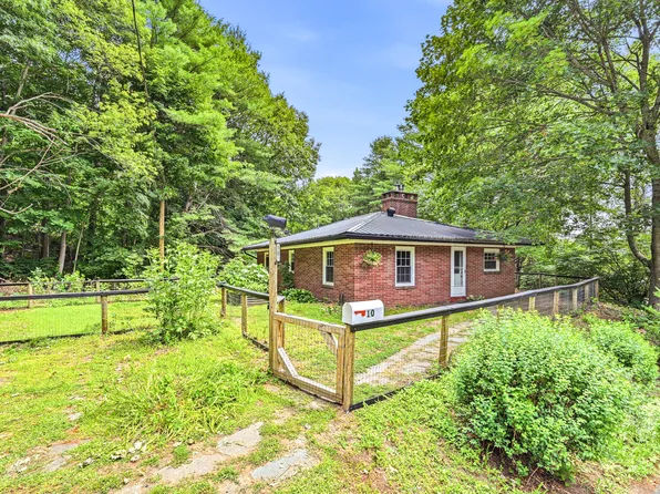 10 Hillcrest Road, Livermore Falls, ME 04254