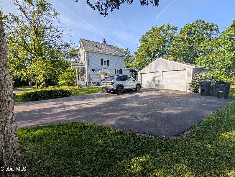 5th image of 874 Benedict Avenue