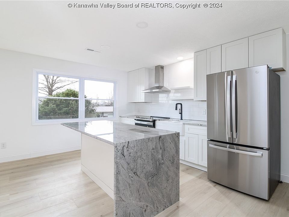 617 Fitzhugh St, Ravenswood, WV 26164 Zillow