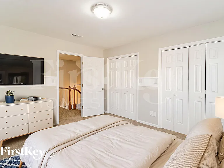 1301 Westminster Dr — Photo 13