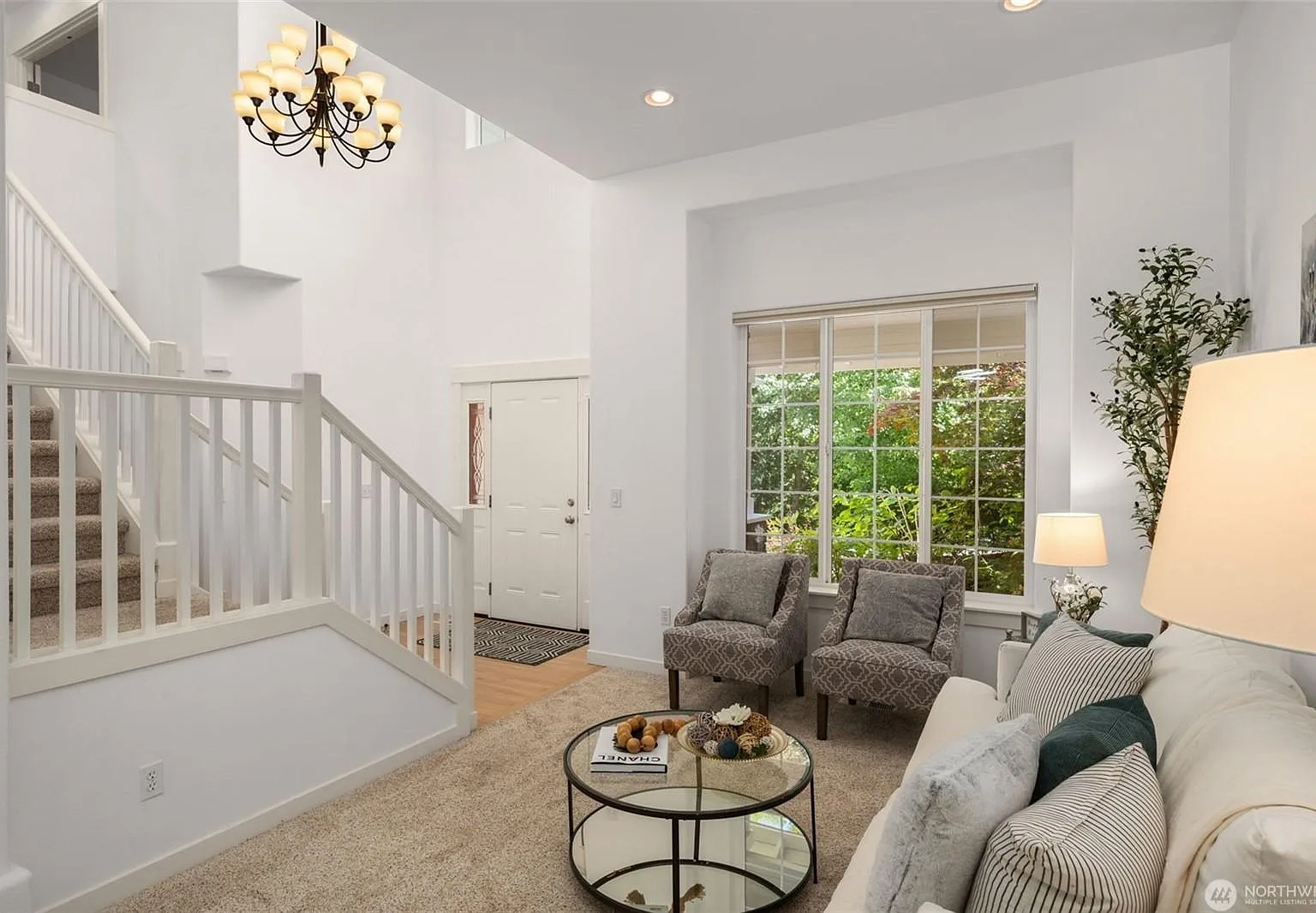 4 bed, 2470 sqft, $3,800 — Photo 2