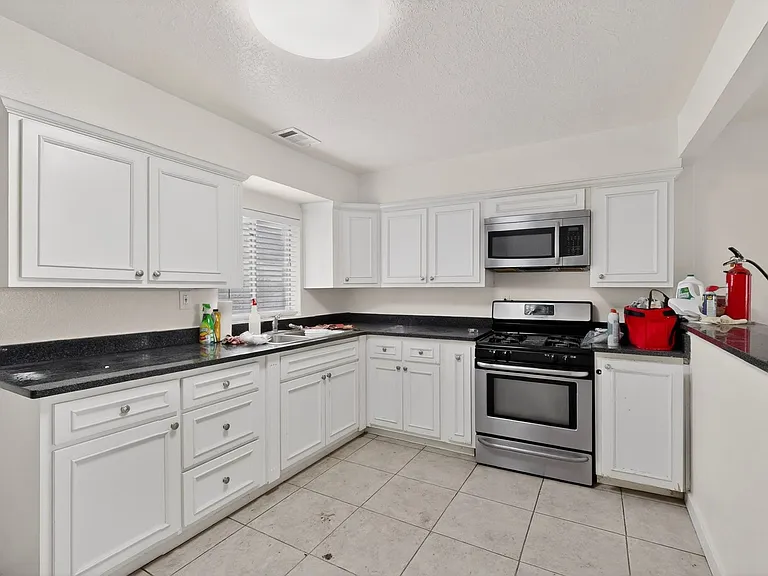 1846 Henry Cir SW — Photo 27