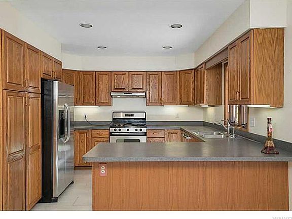 4th image of 19 Lillyridge Dr