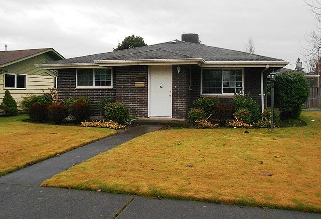 1st image of 826 9th Ave NW