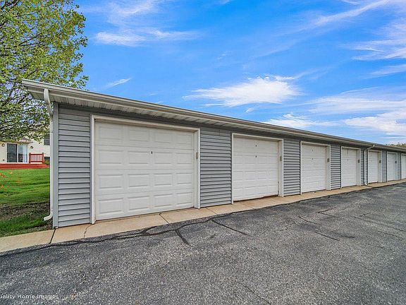 3rd image of 8249 Lincoln Cir