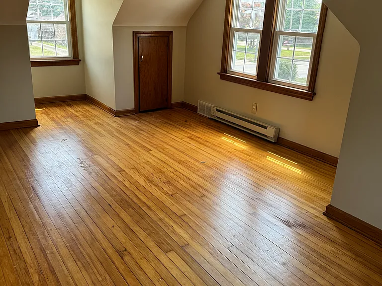 1520 Robbins Ave — Photo 3