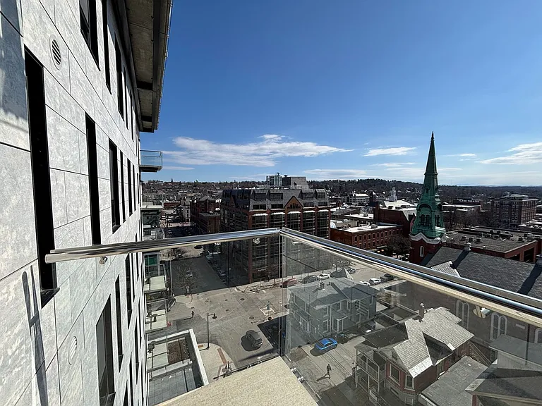 Bank Street Apartments at Burlington Square — Photo 10