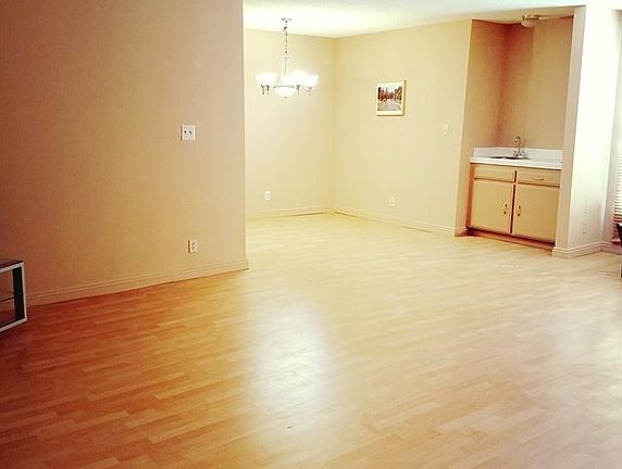 3rd image of 4521 Colbath Ave APT 105