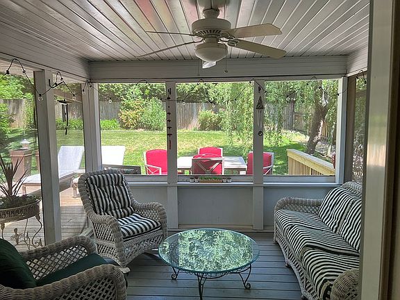 Screened-In Porch