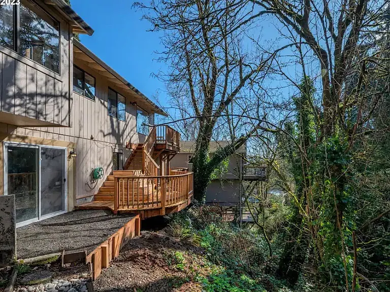 2100 Willamette View Ct — Photo 9