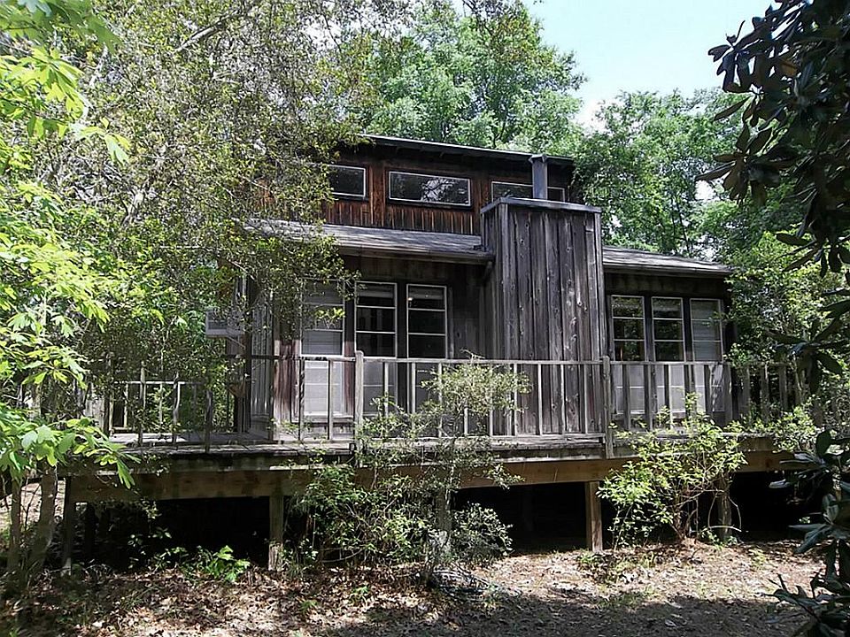Side of the house w/wrap-around porch