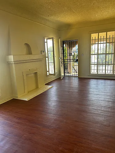 1755-1757 1/2 La Brea Ave #1757 Photo 1