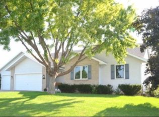 6690 Lochside Ln, Sun Prairie, WI 53590