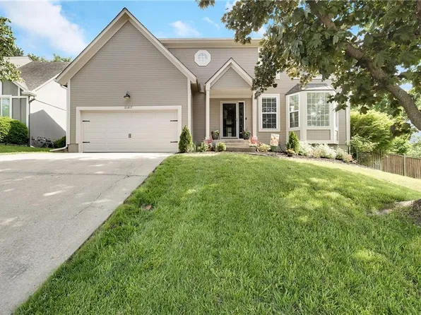 21817 W 49th St, Shawnee, KS 66226
