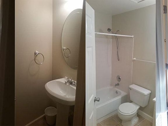 2nd image of 406 Knollwood Ct