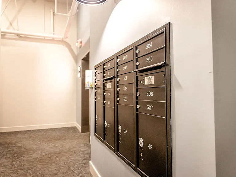142 Social: Luxury 1 & 2 bedroom apartments with private outdoor space and covered, secured parking. — Photo 6