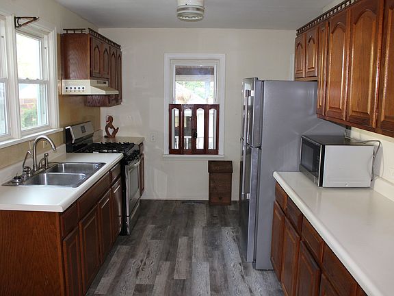 3rd image of 805 Milligan St