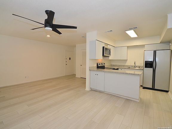 4th image of 209 W Silver Sands Dr #8