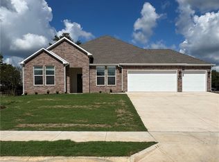 7007 E Sugarloaf St, Siloam Springs, AR 72761