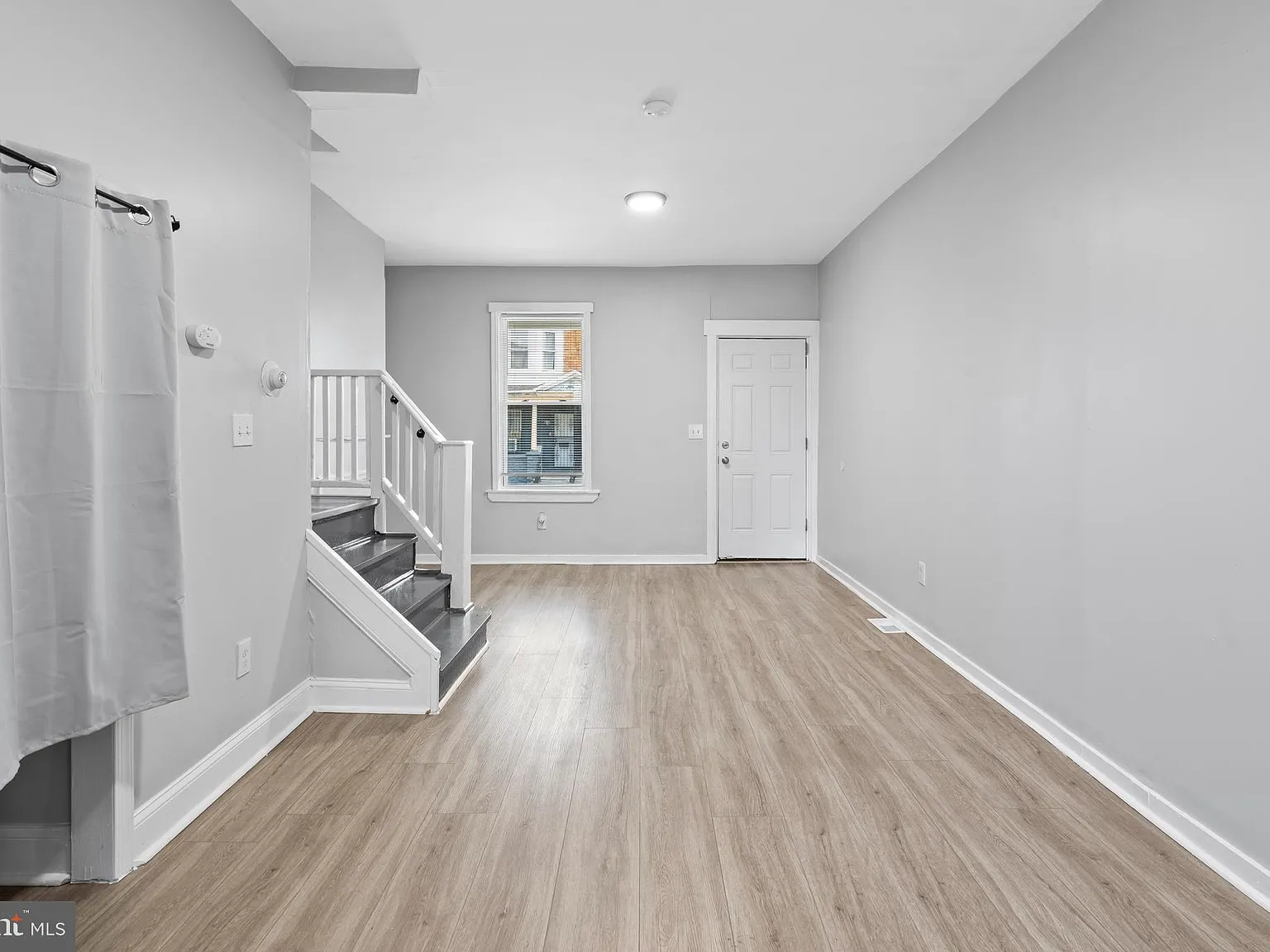 3 bed, 1060 sqft, $1,450 — Photo 3