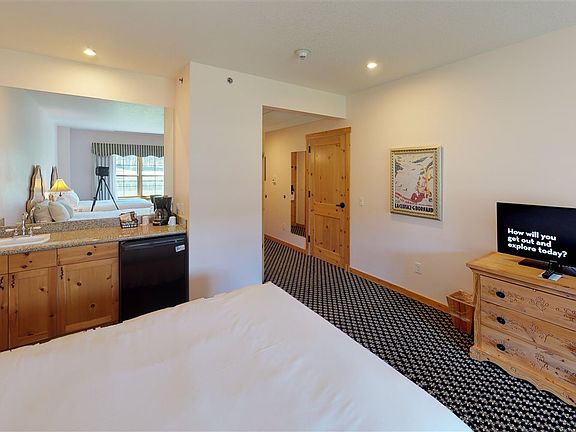 5th image of 2780 Boyne Mountain Roadunit 157/door 196 Cortina Queen