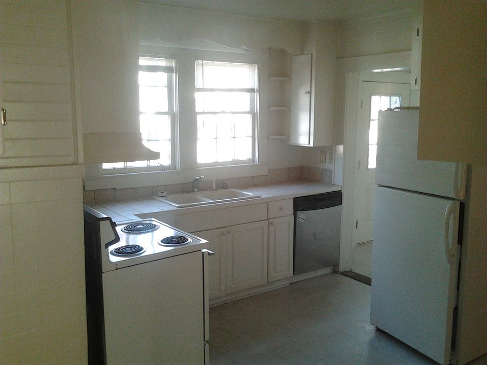 2nd image of 706 Dusy St #A