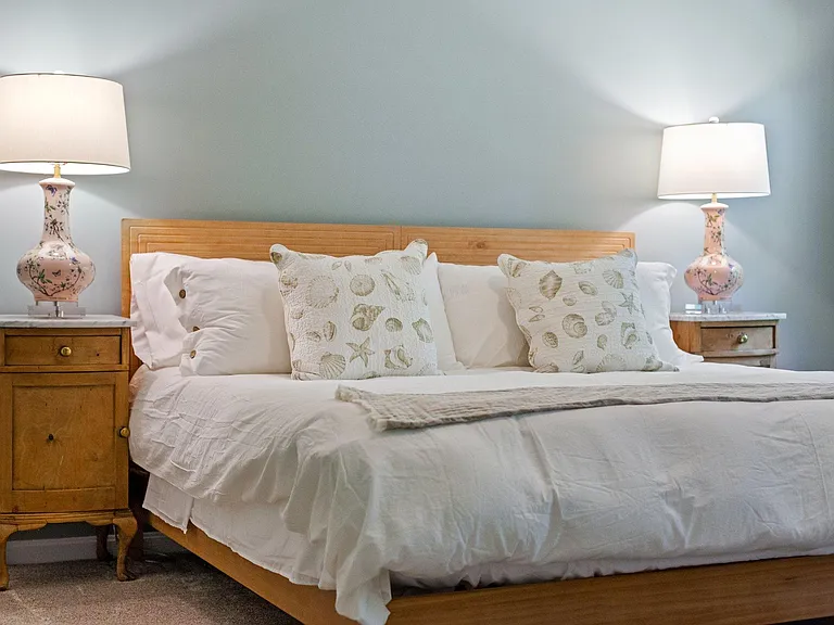 Green room, king bed.