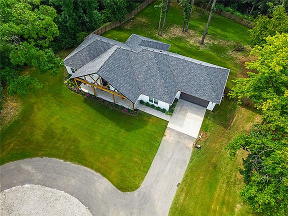 4th image of 807 E Bowen Blvd