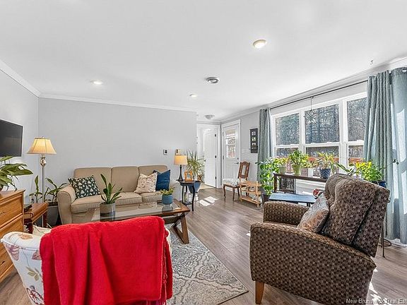 5th image of 2 Wildwood St