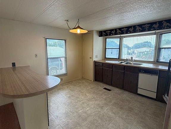 4th image of 1421 Birch St Lot 16