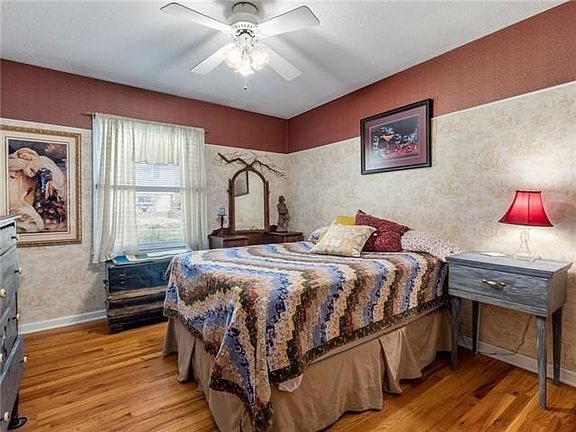 5th image of 10019 England Dr