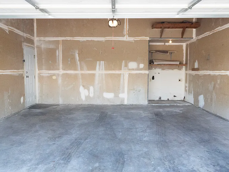 7010 N Thorne Ave #102 — Photo 21