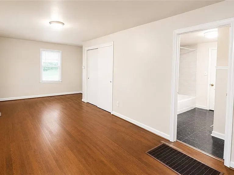 1360 Cunningham Rd SW — Photo 17