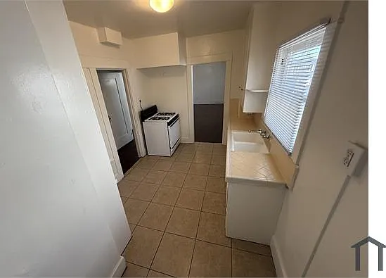 2 bed, 1000 sqft, $2,295 — Photo 4