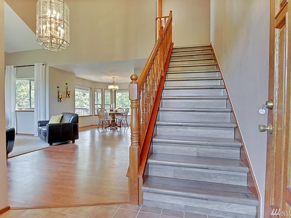 Light and Bright Entryway, Loaded w/ Windows that Offer an Abundance of Natural Lighting. 
