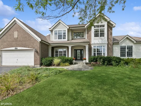 811 Foxmoor Ln, Lake Zurich, IL 60047