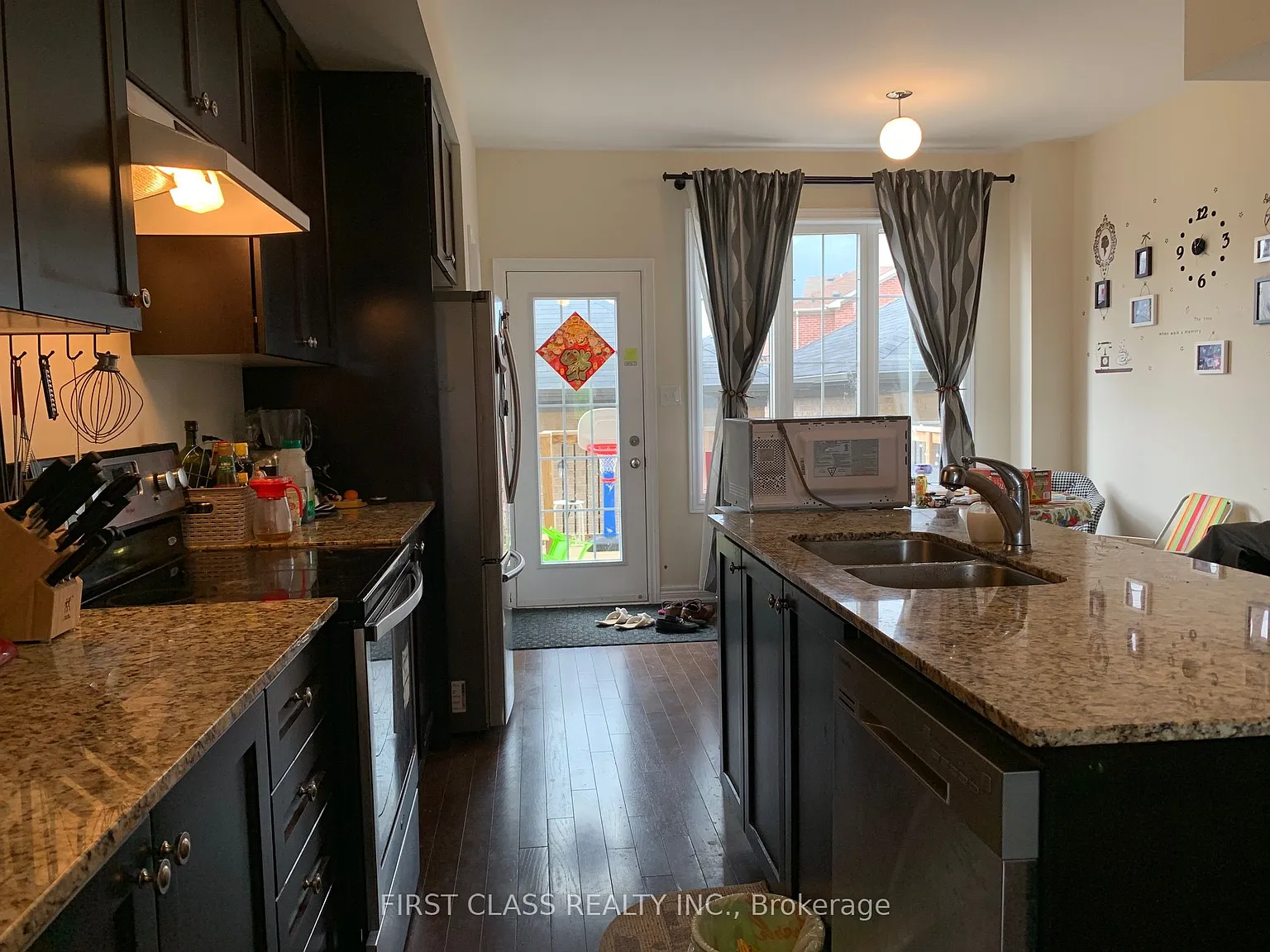 4 bed, $3,200 — Photo 2