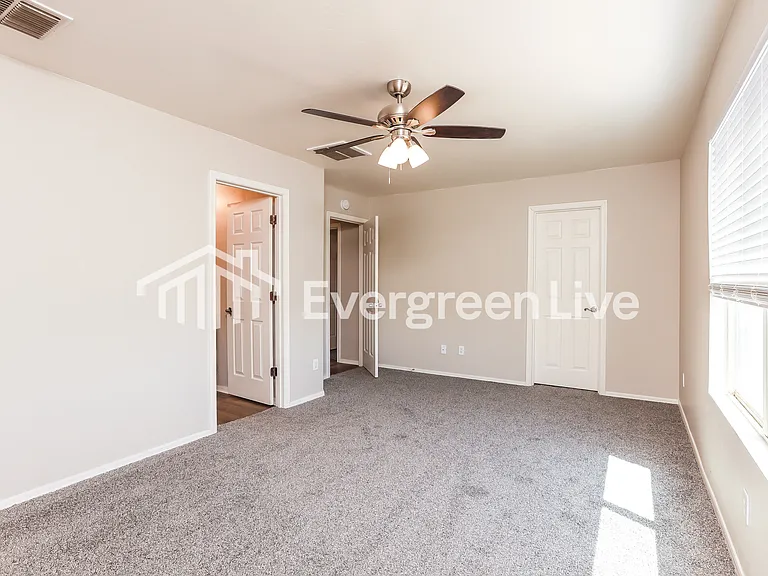 1357 S Woodbine Ln — Photo 9