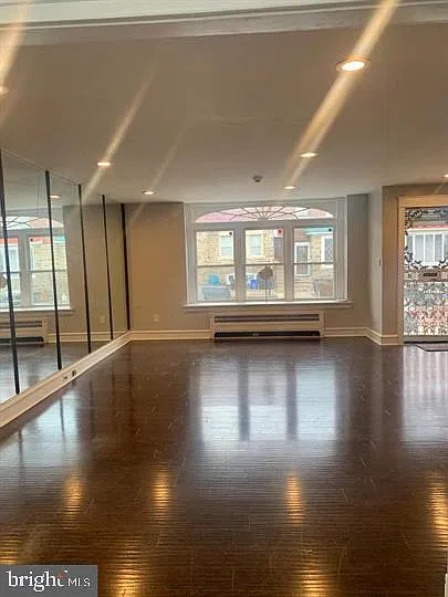 3 bed, 1.5 bath, 1374 sqft, $1,900 — Photo 3