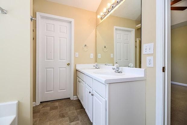 1st image of 1467 Evanston Ln