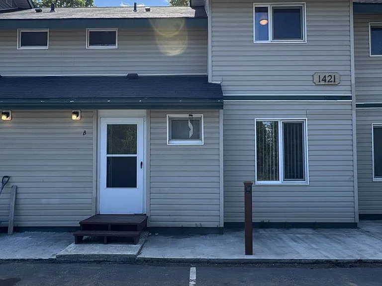 1421 24th Ave — Photo 2