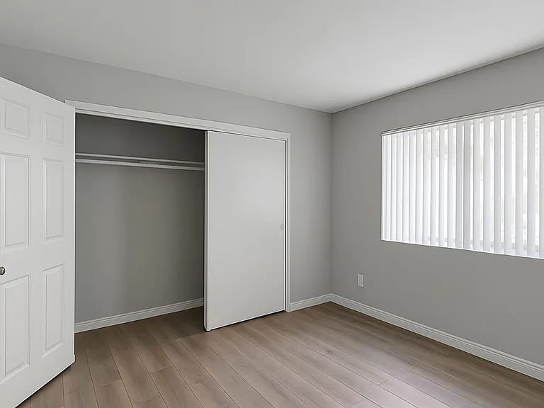 Regina Apartments — Photo 19