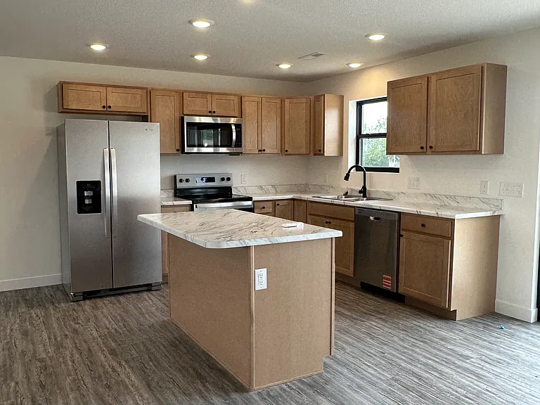 14842 Welch Dr — Photo 3