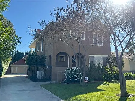 423 Magnolia St — Photo 2